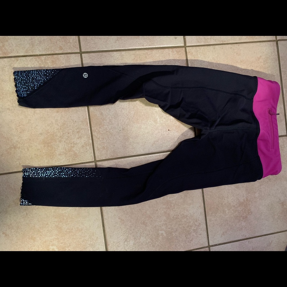 Lululemon crop yoga pants! Size 4